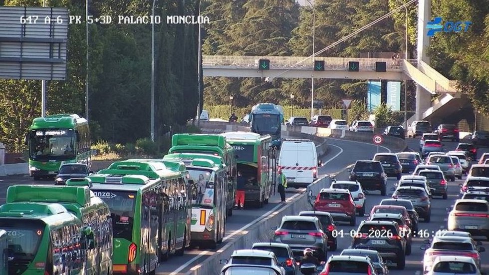 Autobús averiado en el Bus Vao de la A-6