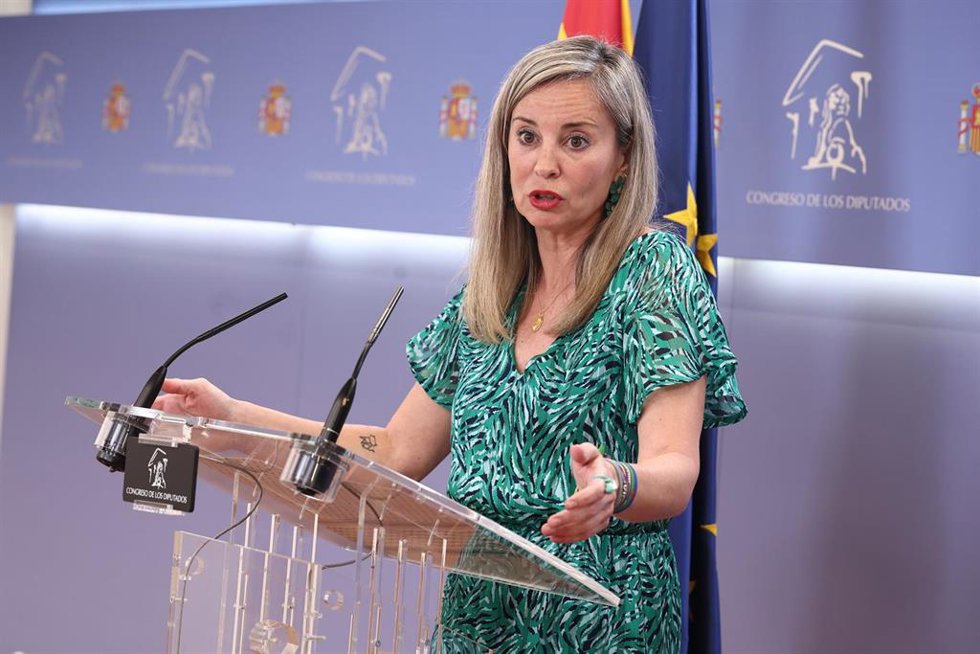 La portavoz de Sumar en el Congreso, Verónica Martínez Barbero,  durante una rueda de prensa en el Congreso de los Diputados, a 26 de mayo de 2026, en Madrid (España).