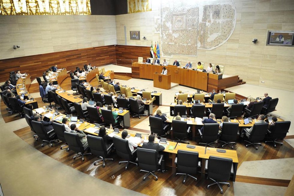 Sesión plenaria en la Asamblea de Extremadura