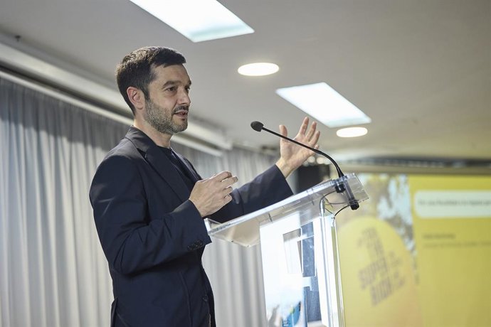 O ministro dos Direitos Sociais, do Consumo e da Agenda 2030, Pablo Bustinduy, intervém durante o evento “TaxTheSuperRich: por uma tributação da riqueza para o século XXI', no Círculo de Bellas Artes, em 25 de maio de 2026, em Madri (Espanha). As jor