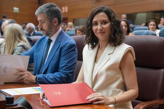 La presidenta de la Comunidad de Madrid, Isabel Díaz Ayuso, durante un pleno, en la Asamblea de Madrid,