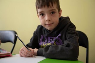 Un niño atendido por Aldeas Infantiles.