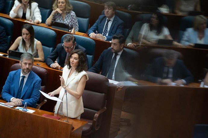 La presidenta de la Comunidad de Madrid, Isabel Díaz Ayuso, interviene durante un pleno, en la Asamblea de Madrid