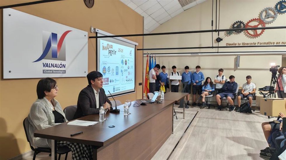 El consejero de Ciencia, Industria y Empleo, Borja Sánchez, participa en la inauguración de Innovapetit 2026 de Valnalón
