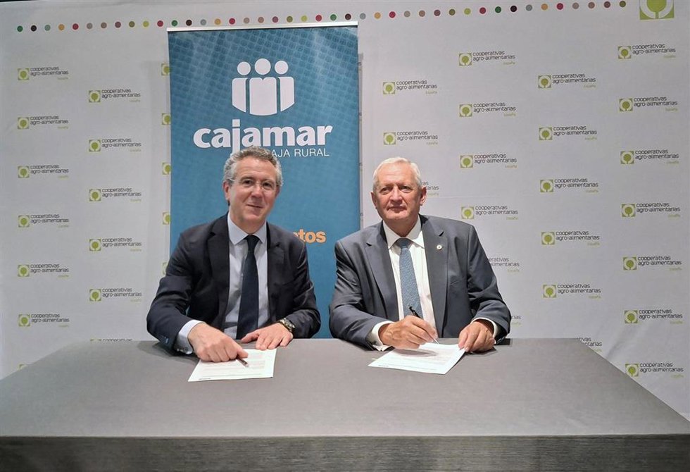 Cooperativas Agro-alimentarias y Cajamar firman un acuerdo para impulsar la competitividad del sector.