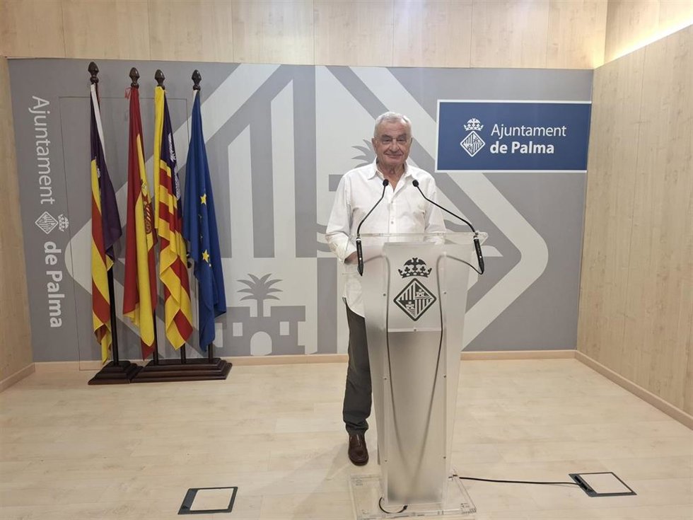 El portavoz de Vox en el Ayuntamiento de Palma, Fulgencio Coll, en una rueda de prensa.