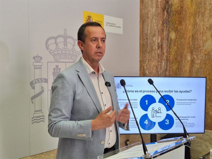 El subdelegado del Gobierno en Almería, José María Martín, durante la rueda de prensa.