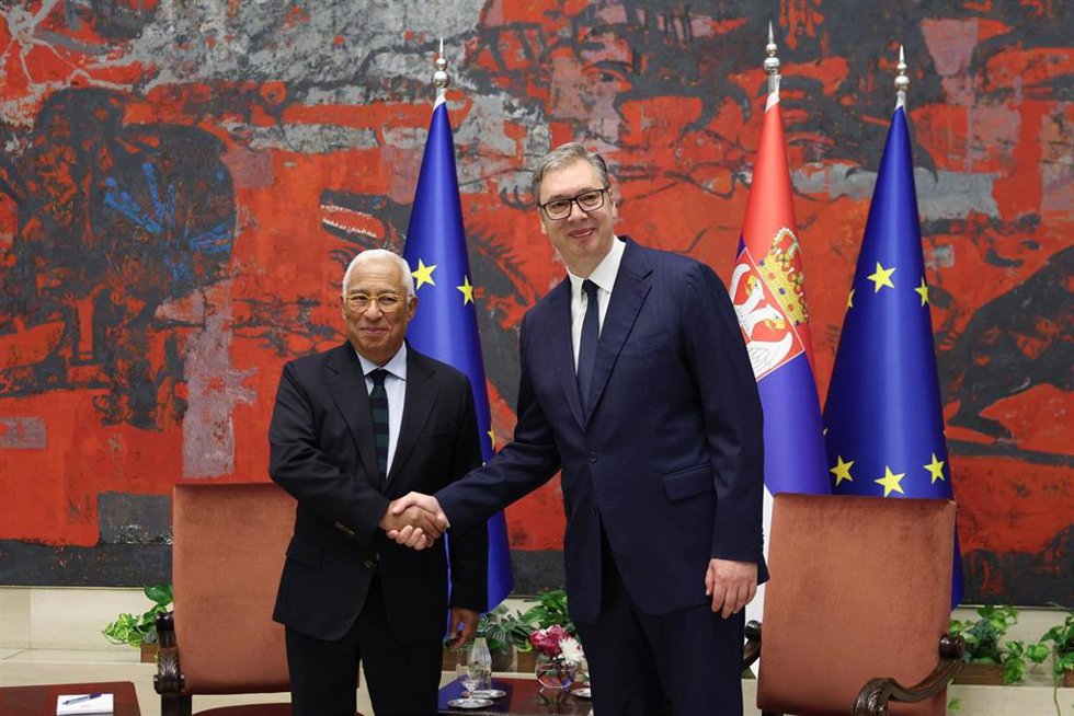 El presidente del Consejo Europeo, António Costa, junto al presidente de Serbia, Aleksandar Vucic, en Belgrado (Serbia)