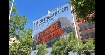 Enrique Riquelme despliega una lona en Madrid: "El Real Madrid no se vende"