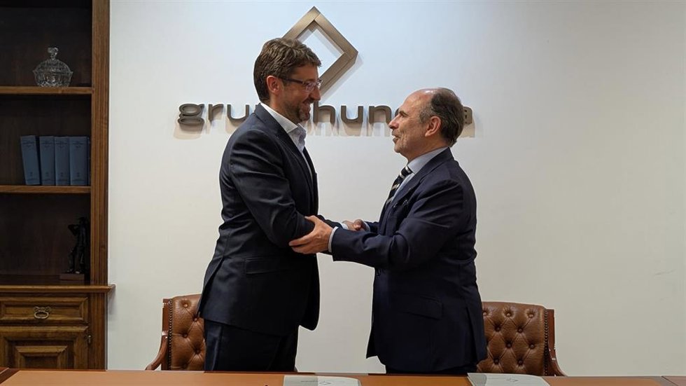 (I-D) Enrique Fernández, Presidente De Hunosa, E Ignacio Villaverde, Rector De La Universidad De Oviedo.