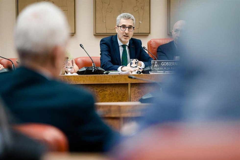 El ministro de Hacienda, Arcadi España, comparece ante la Comisión de Hacienda y Función Pública, en el Congreso de los Diputados, a 4 de junio de 2026, en Madrid (España). España comparece a petición propia para informar sobre las líneas generales de la 