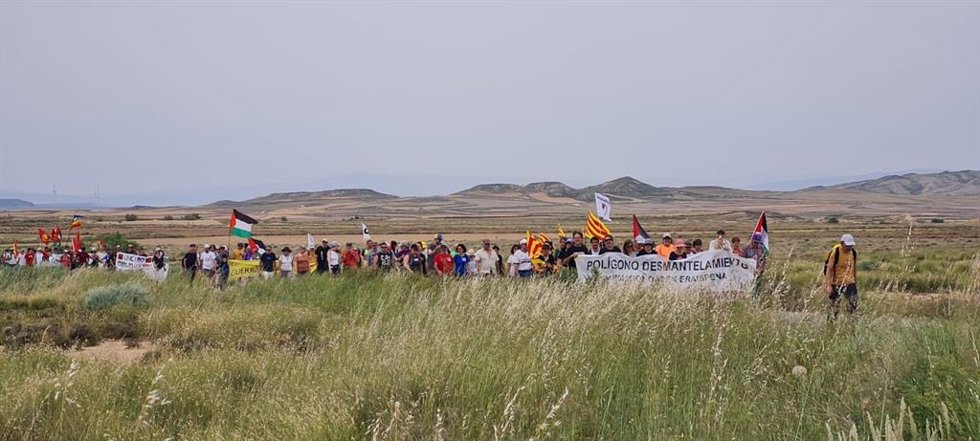 Archivo - Marcha al polígono de tiro de las Bardenas.