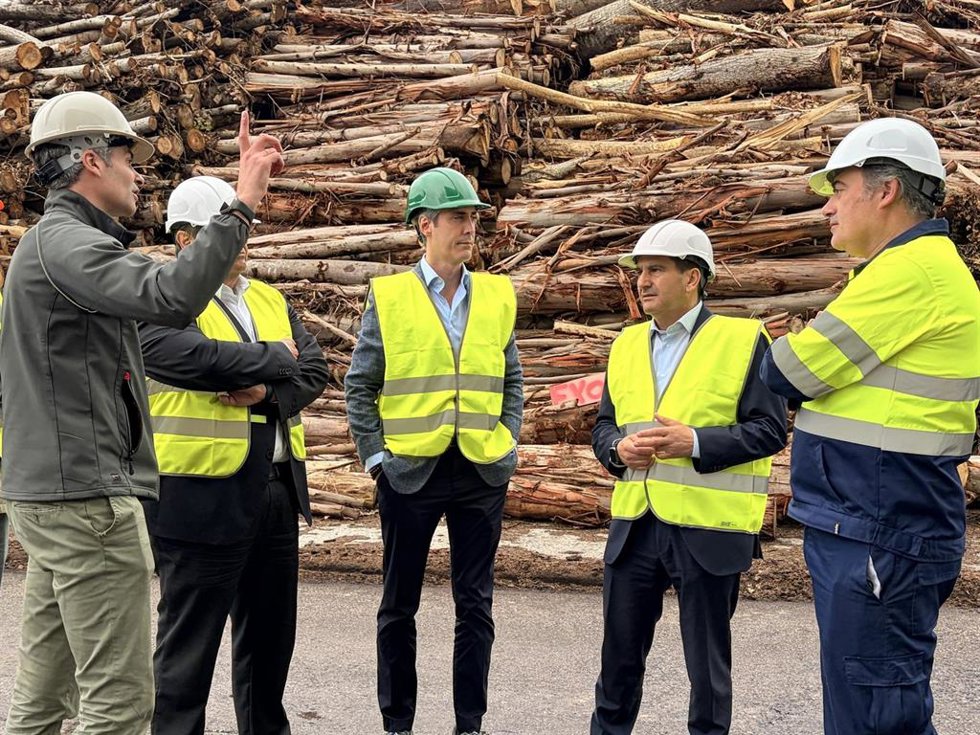 El delegado del Gobierno visita Intasa, en San Sadurniño