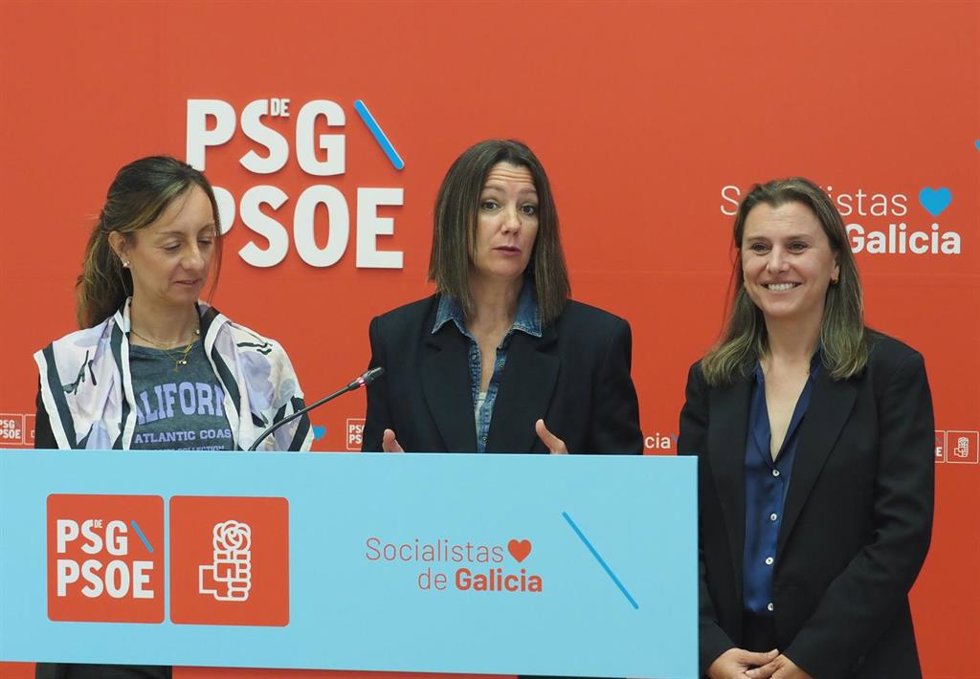 Las dirigentes socialistas Paloma Castro, Lara Méndez y Natalia González, en rueda de prensa