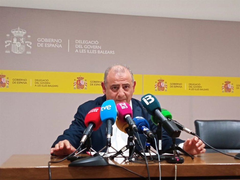 Archivo - El delegado del Gobierno central en las Islas, Alfonso Rodríguez, en rueda de prensa.