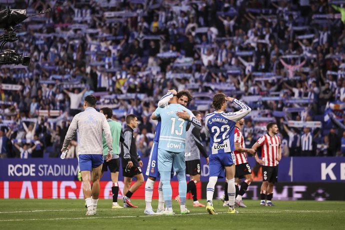 Jugadores del RCD Espanyol tras un partido en el RCDE Stadium