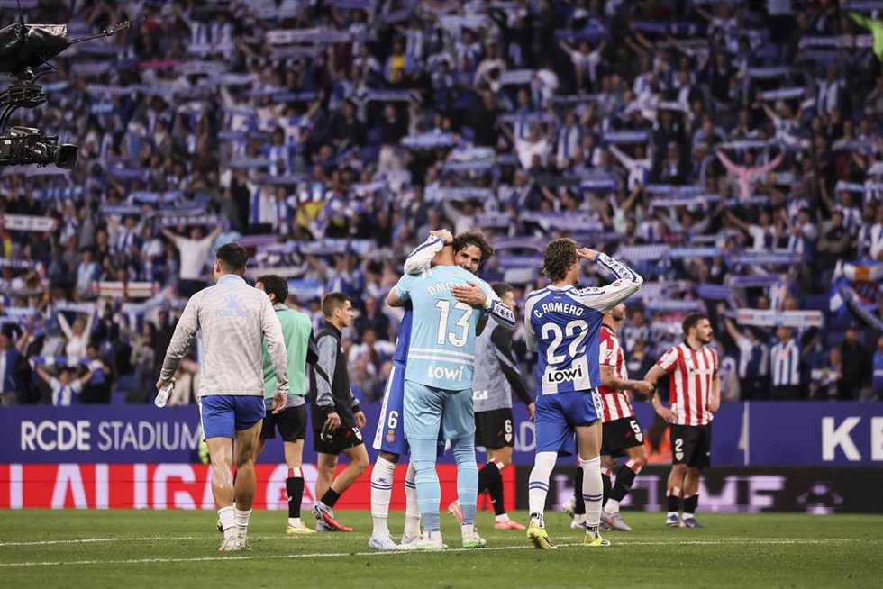 Jugadores del RCD Espanyol tras un partido en el RCDE Stadium