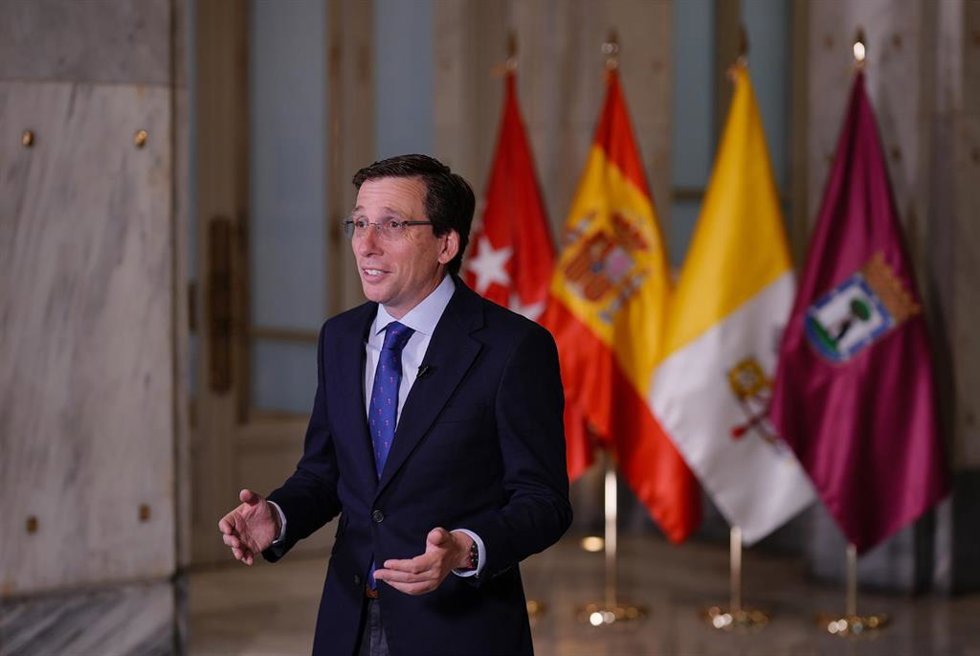 El alcalde de Madrid, José Luis Martínez-Almeida, ha firmado un bando a dos días de la llegada a la ciudad del Papa León XIV en la que invita a la ciudadanía a "alzar la mirada"