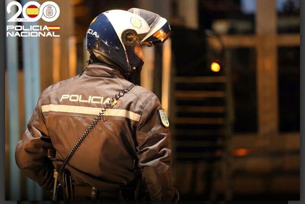 Un agente de la Policía Nacional.