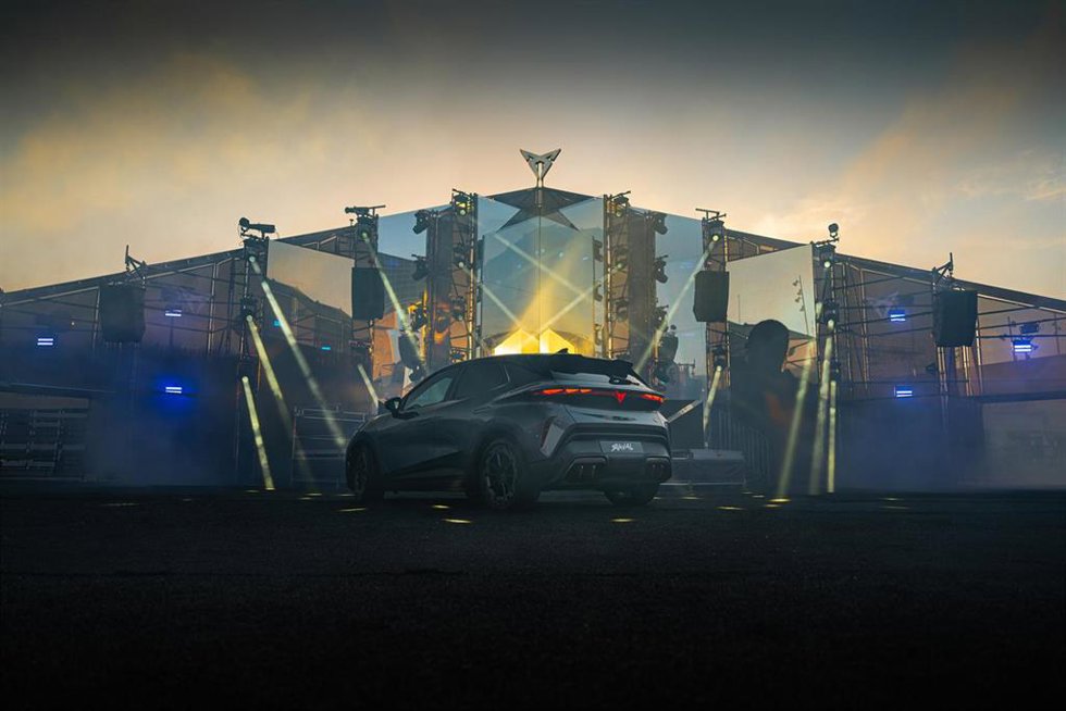 El Cupra Raval junto al escenario Cupra Pulse en el Primavera Sound