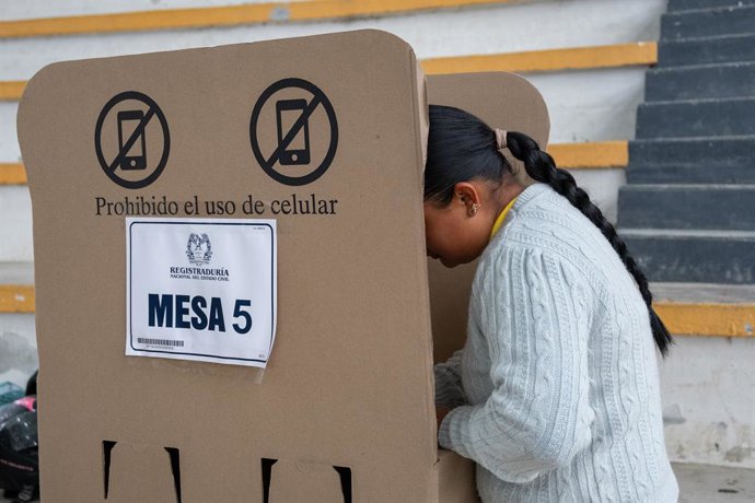 La entidad electoral de Colombia finaliza el escrutinio y lo reivindica como "eficiente" y "sin contratiempos"