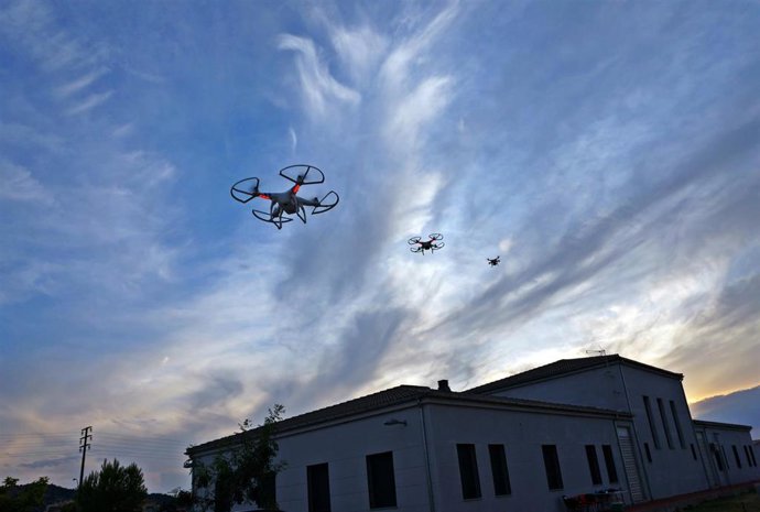 Archivo - Drones