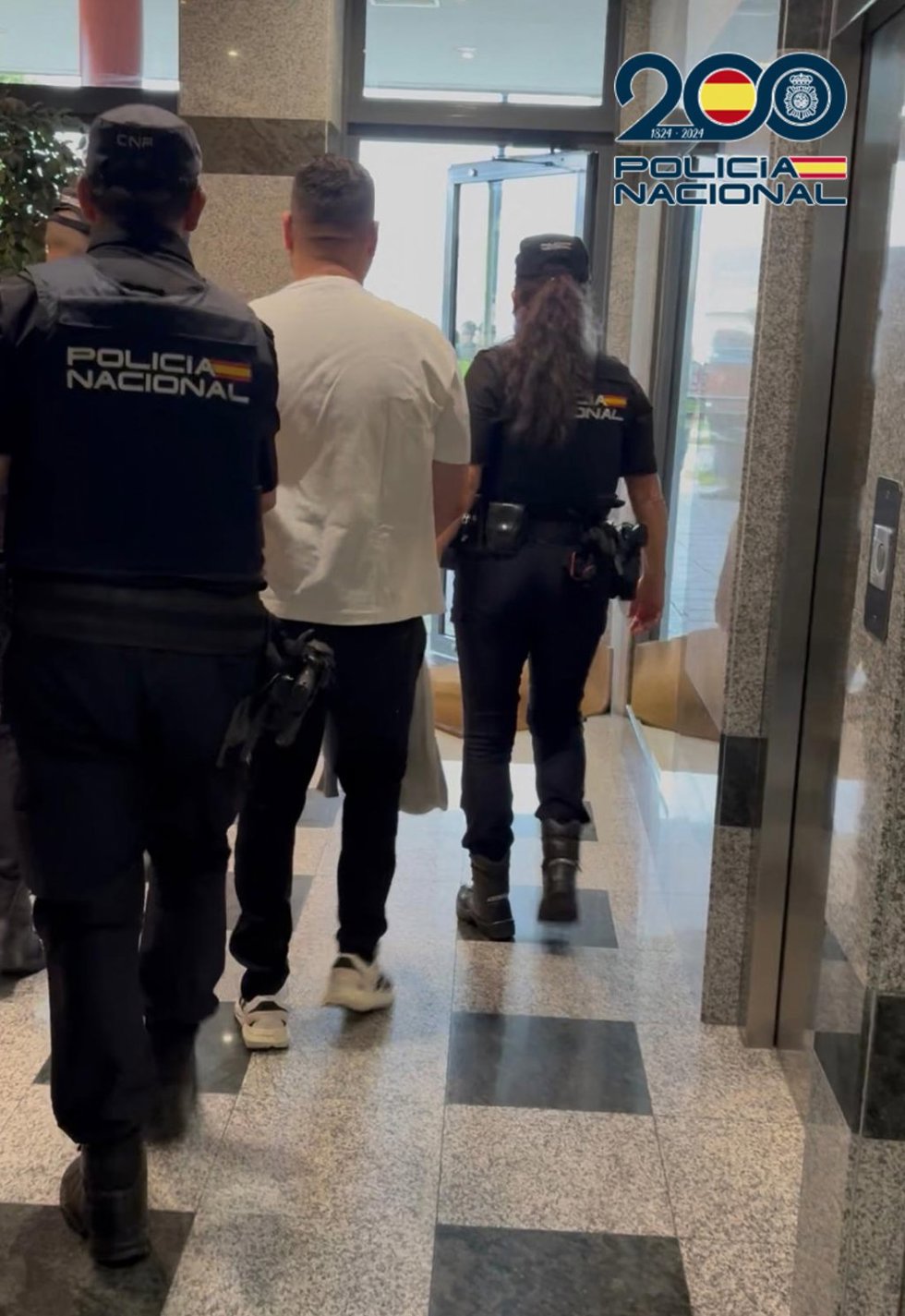 Hombre detenido en el barrio de Sárdoma.