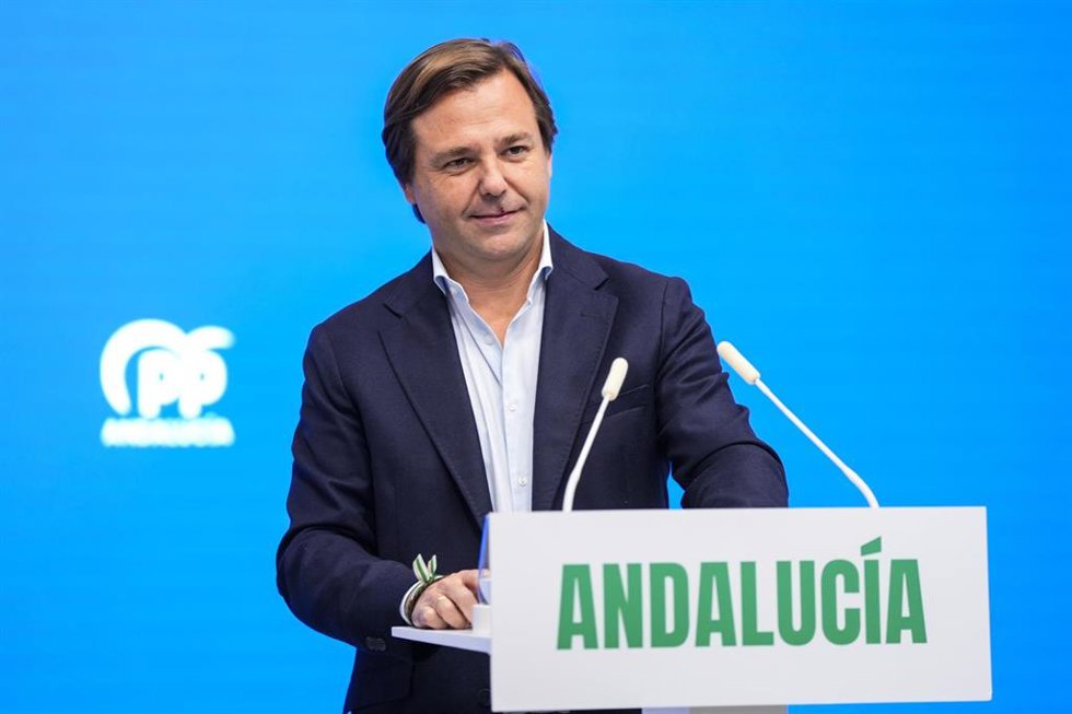Archivo - El secretario general del PP de Andalucía, Antonio Repullo, ofrece una rueda de prensa. Imagen de archivo.