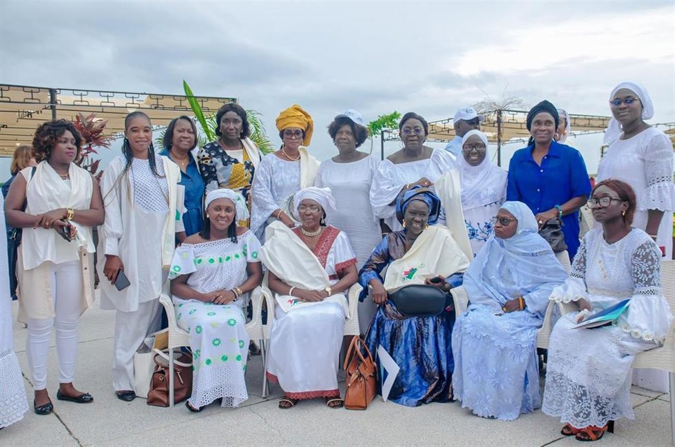 Grupo de mujeres que forman la Plataforma de Mujeres por la Paz en Casamance (Senegal)