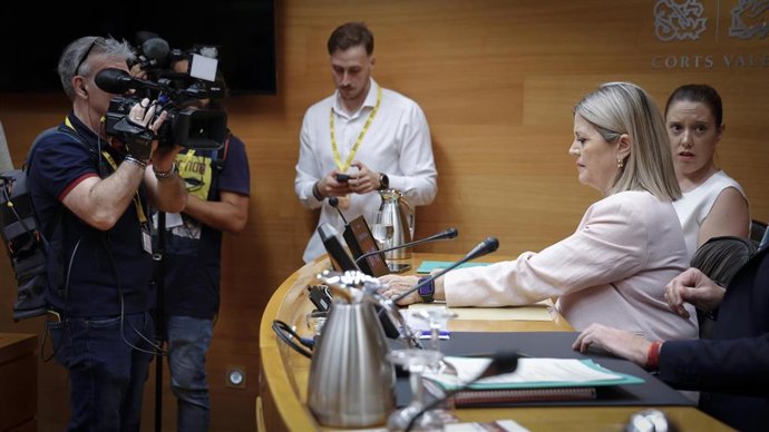 La consellera Carmen Ortí comparece en Les Corts