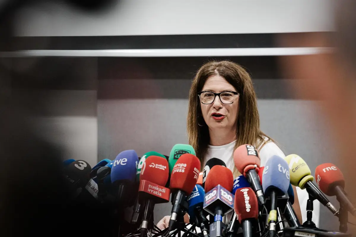 Leire Díez durante una rueda de prensa