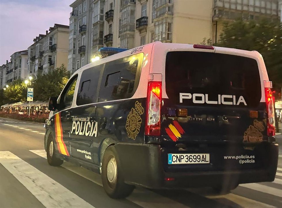 Archivo - Vehículo de la Policía Nacional