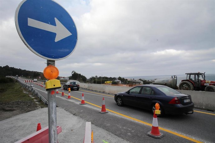 Archivo - Estado de las obras de la carretera nacional, N-642, aún en obras, a 4 de febrero de 2023, en Lugo, Galicia, (España). El pasado enero un socavón producido por las fuertes lluvias provocó el cierre de la carretera N-642 que une los municipios de