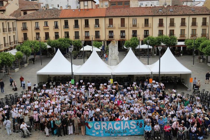 Acto celebrado en la plaza Mayor con motivo de los 50 años de Convivencias Sociales de la Fundación Hospitalarias.