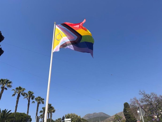 Los actos centrales del Pride 2026 de Torremolinos dan comienzo con el despliegue de la bandera arcoíris