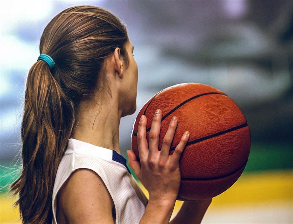 Imagen de una niña durante el curso de entrenadores de Basket Girlz