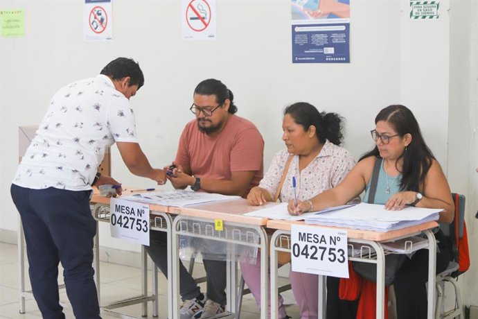 Archivo - Jornada electoral del domingo 12 de abril.