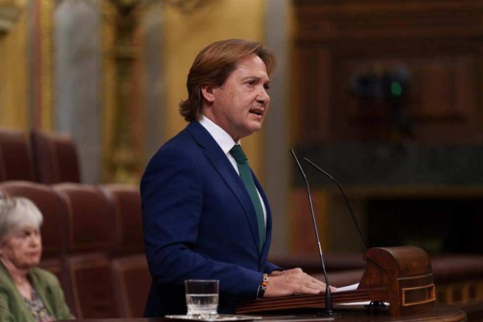 Archivo - El diputado de VOX Jorge Campos Asensi interviene durante una sesión plenaria en el Congreso, a 28 de abril de 2026, en Madrid (España)