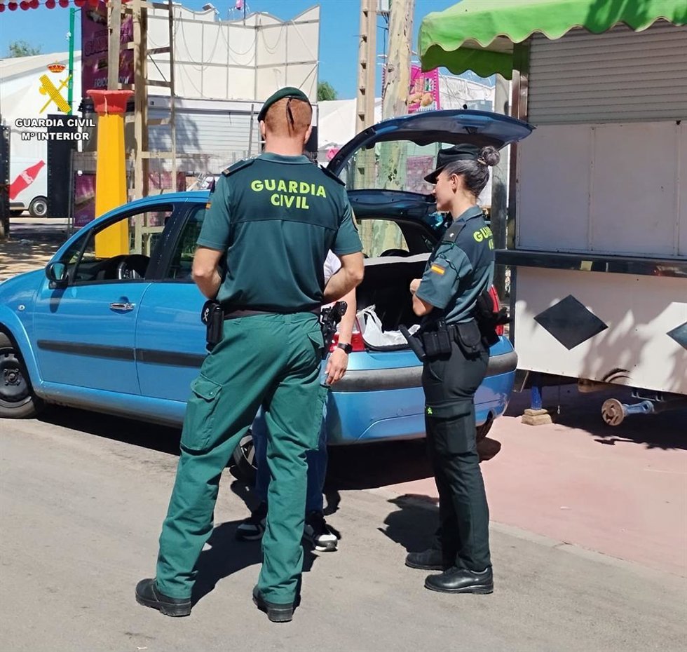 Agentes de la Guardia Civil en la feria del Corpus de Granada.