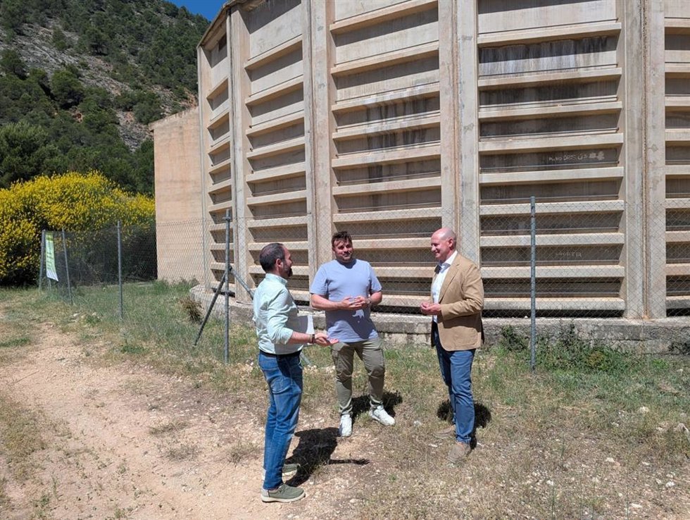Visita al depósito de agua de Cabra del Santo Cristo