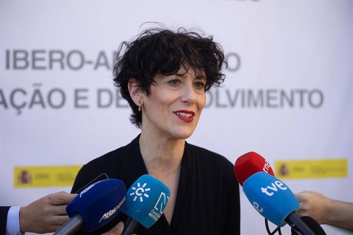 La ministra de Inclusión, Seguridad Social y Migraciones, Elma Saiz, en una atención a medios.
