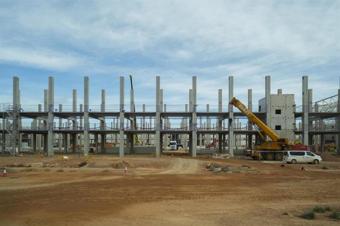 Archivo - Acceso a la obra, durante una visita a la gigafactoría PowerCo, a 24 de noviembre de 2025, en Sagunto, Valencia