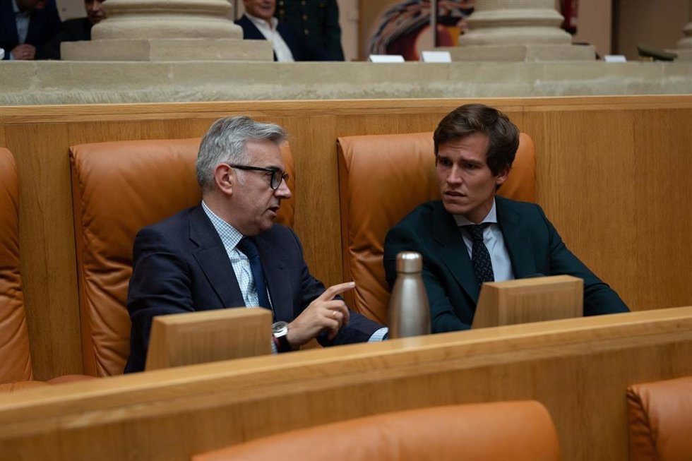 Archivo - Los diputados de Vox Héctor Alacid y Ángel Alda 
