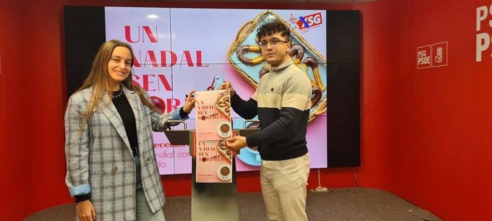 La futura secretaria xeral de las Xuventudes Socialistas de Galicia, Ana Alvite, junto con el líder saliente, Xurxo Doval