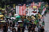Foto: Papa.-VÍDEO: Manifestación de docentes valencianos advierte que "la lucha continuará el curso que viene" si no hay negociación