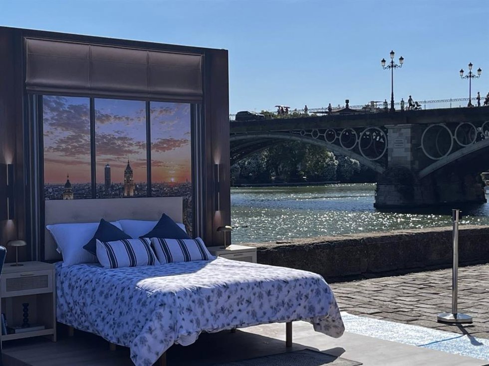 Los hoteleros llevan a Sevilla la campaña 'Historias que nos unen' de Cehat para reivindicar su valor social.
