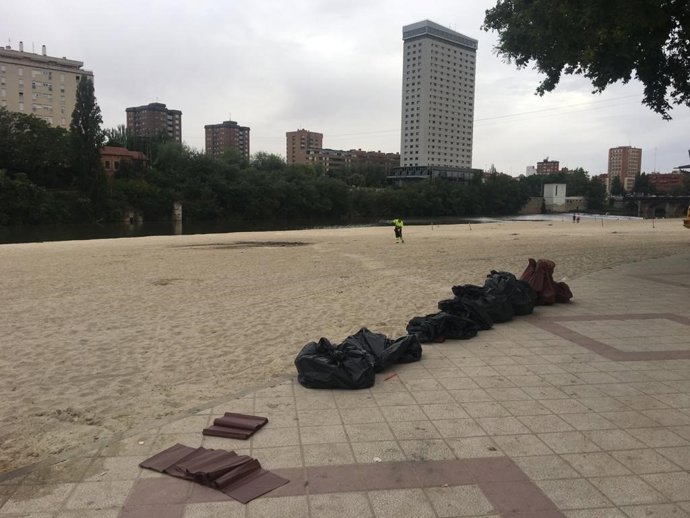 Archivo - La playa fluvial de Las Moreras, en Valladolid.