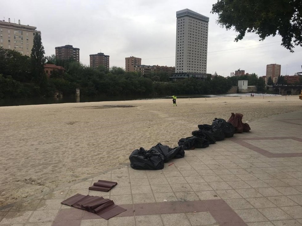 Archivo - La playa fluvial de Las Moreras, en Valladolid.