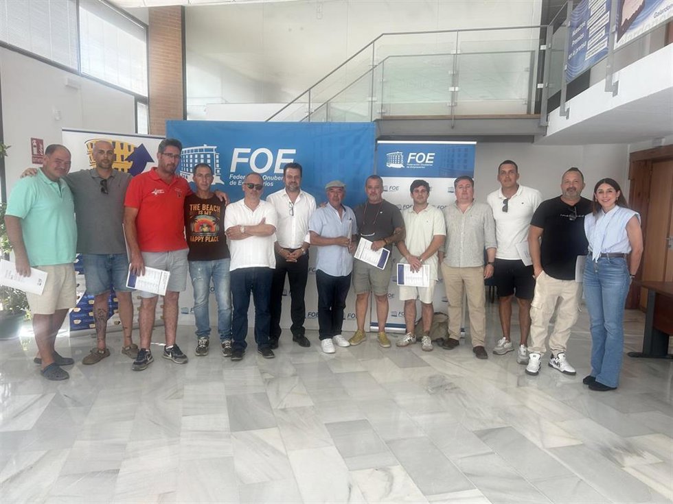 Reunión de la Asociación Provincial de Empresarios de Chiringuitos de Huelva (Apech) con concesionarios de Punta Umbria.