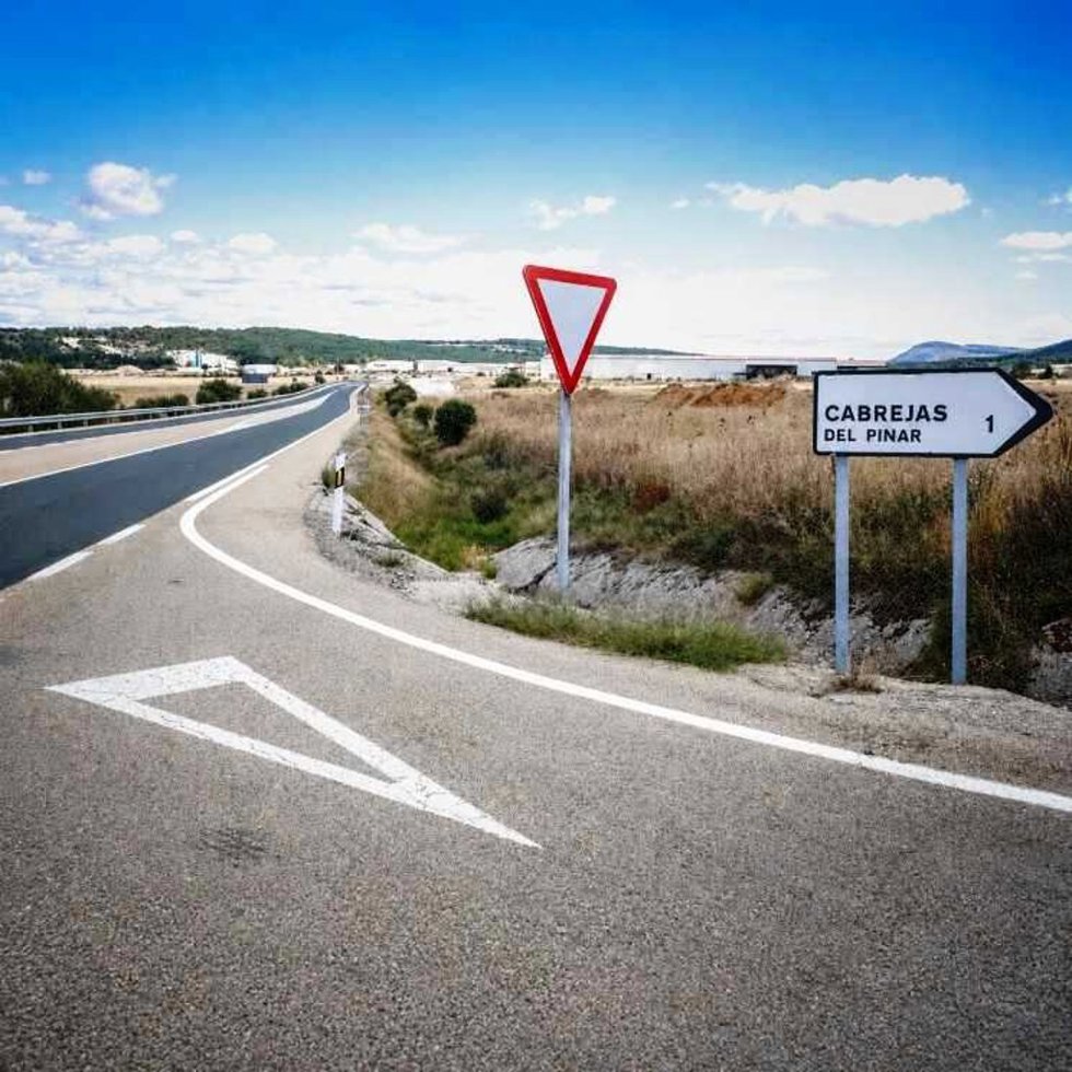 El Gobierno de España formaliza el contrato para mejorar la intersección de la N-234 en Cabrejas del Pinar (Soria) .